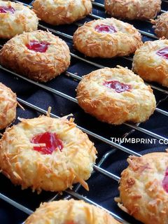 Foto resep Crunchy Strawberry Cheese Thumbprint Cookies