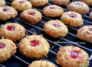 Foto resep Crunchy Strawberry Cheese Thumbprint Cookies