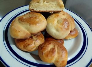 Una foto de Pan Casero (Rosquillas dulces con pasa uva)