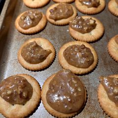 Ritz Pecan Pie Bites A picture of Ritz Pecan Pie Bites.