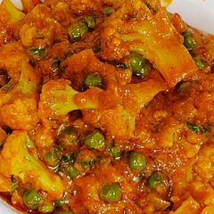 A picture of Gobhi matar masala.