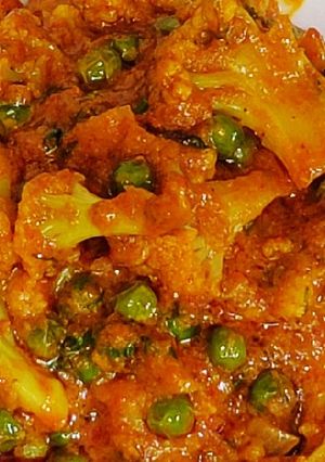 A picture of Gobhi matar masala.