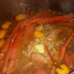 A picture of Salvadoreño crab boil.