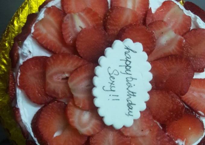 Recipe of Perfect Strawberry and biscuit Cake