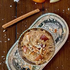 A picture of Ber aur samak ke chawal ka halwa.