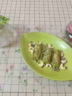 काजू पिस्ता रोल (Kaju pista roll recipe in Hindi) रेसिपी मुख्य फोटो