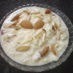 A picture of Rice kheer.