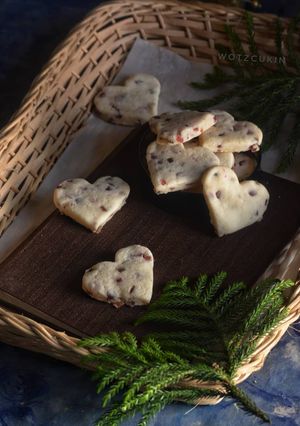 A picture of Tutti Frutti cookies.