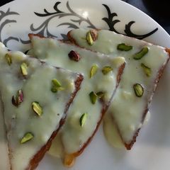 A picture of Shahi tukda.