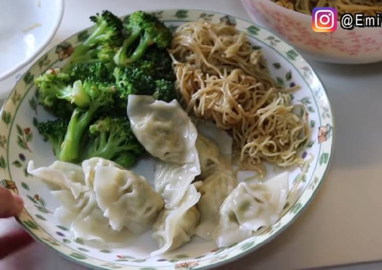 Steps to Prepare Super Quick Homemade Dumpling, Noodle &amp; Broccoli