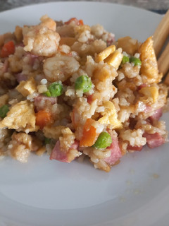 Una foto de Arroz tres delicias.
