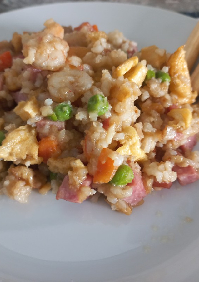 Una foto de Arroz tres delicias.