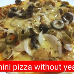 A picture of Mini pizza without yeast in frying pan.