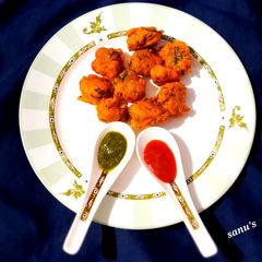 A picture of Suji Methi Fritters.