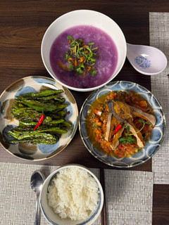 A picture of Vietnamese Purple Yam Soup.
