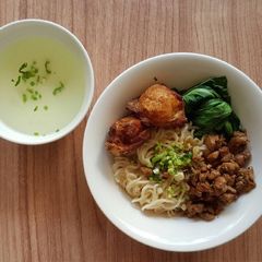 Egg Noodle With Chicken Pork Chunk And Fried Shrimp Dumplings A picture of Egg Noodle With Chicken Pork Chunk And Fried Shrimp Dumplings.