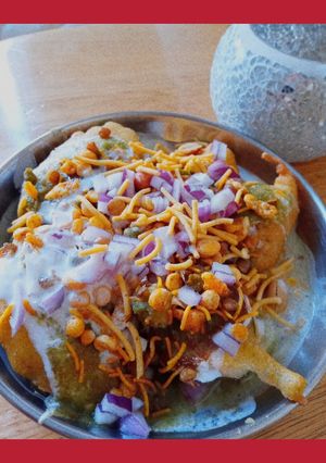 पालक पकौड़ी की चाट (Palak pakodi ki chaat recipe in hindi) रेसिपी मुख्य फोटो