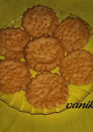 A picture of Masala mathri.