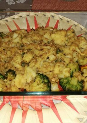 Una foto de Coliflor y brócoli aromatizado con especias al horno