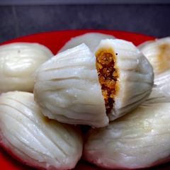 A picture of Coconut filled unda.