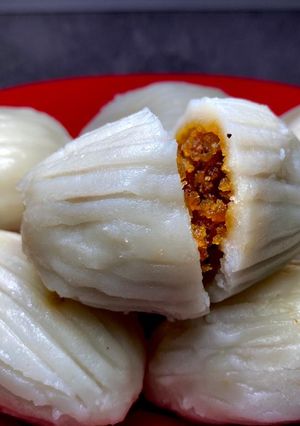 A picture of Coconut filled unda.