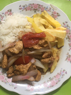 Una foto de Saltado de pollo ☺️