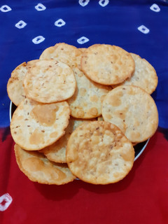 જીરા પૂરી (Jeera Poori Recipe In Gujarati) રેસીપી મુખ્ય ફોટો