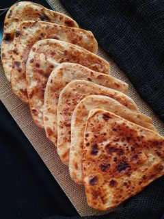 तिकोना पराठा (Ticona paratha recipe in Hindi) रेसिपी मुख्य फोटो