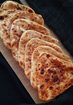 तिकोना पराठा (Ticona paratha recipe in Hindi) रेसिपी मुख्य फोटो