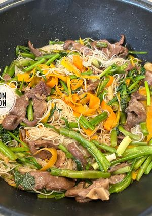 Hình của món Bún Gạo Xào Tim Heo.
