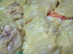Una foto de Pollo con verduras al horno