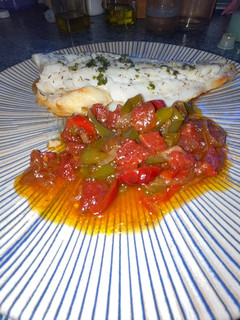 Una foto de Bacalao con verduras a baja temperatura