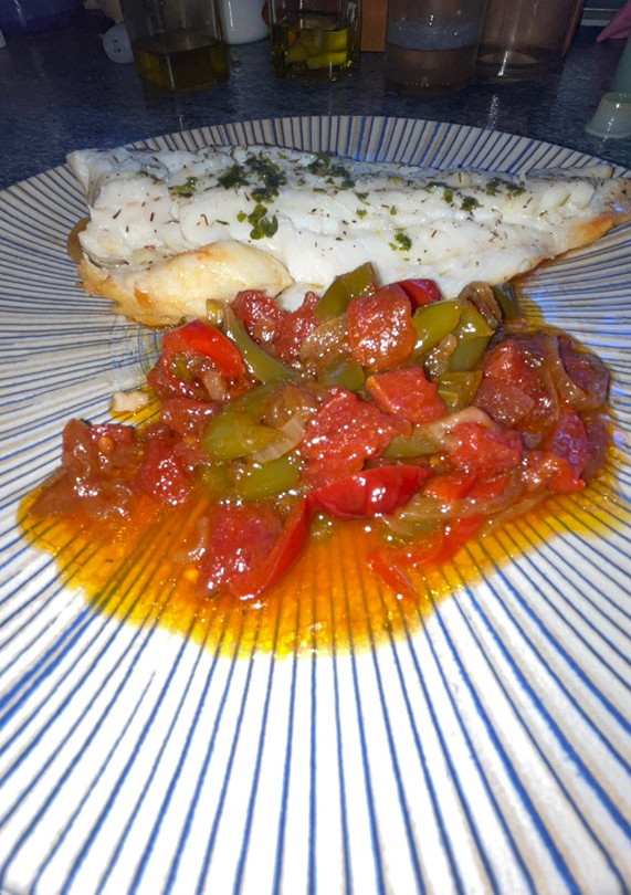 Una foto de Bacalao con verduras a baja temperatura