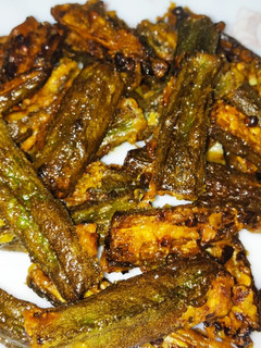 க்ரிஸ்பி வெண்டைக்காய் ஃப்ரை (Crispy vendaikkaai fry recipe in tamil) செய்முறை முக்கிய புகைப்படம்