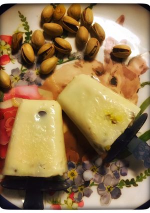 A picture of Kesar Pista Mawa Kulfi.