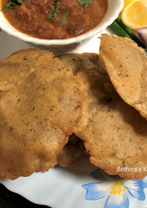 A picture of Jowar Poori.