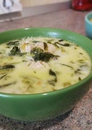 Una foto de Sopa de canónigos con pechuga de pollo