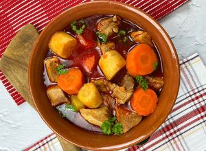Una foto de Hungarian Beef Goulash (Marhagulyás)