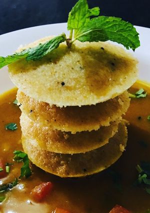 A picture of Healthy oats idli.