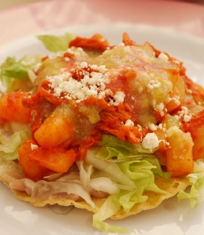 Una foto de Tostadas de carne deshebrada