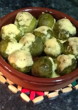 Foto principal de Coles de bruselas gratinadas con ajoaceite
