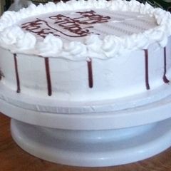 A picture of Vanilla cake with chocolate drip.