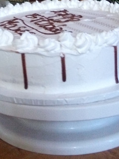 A picture of Vanilla cake with chocolate drip.