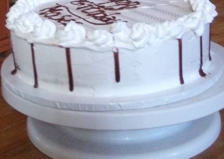 Vanilla cake with chocolate drip