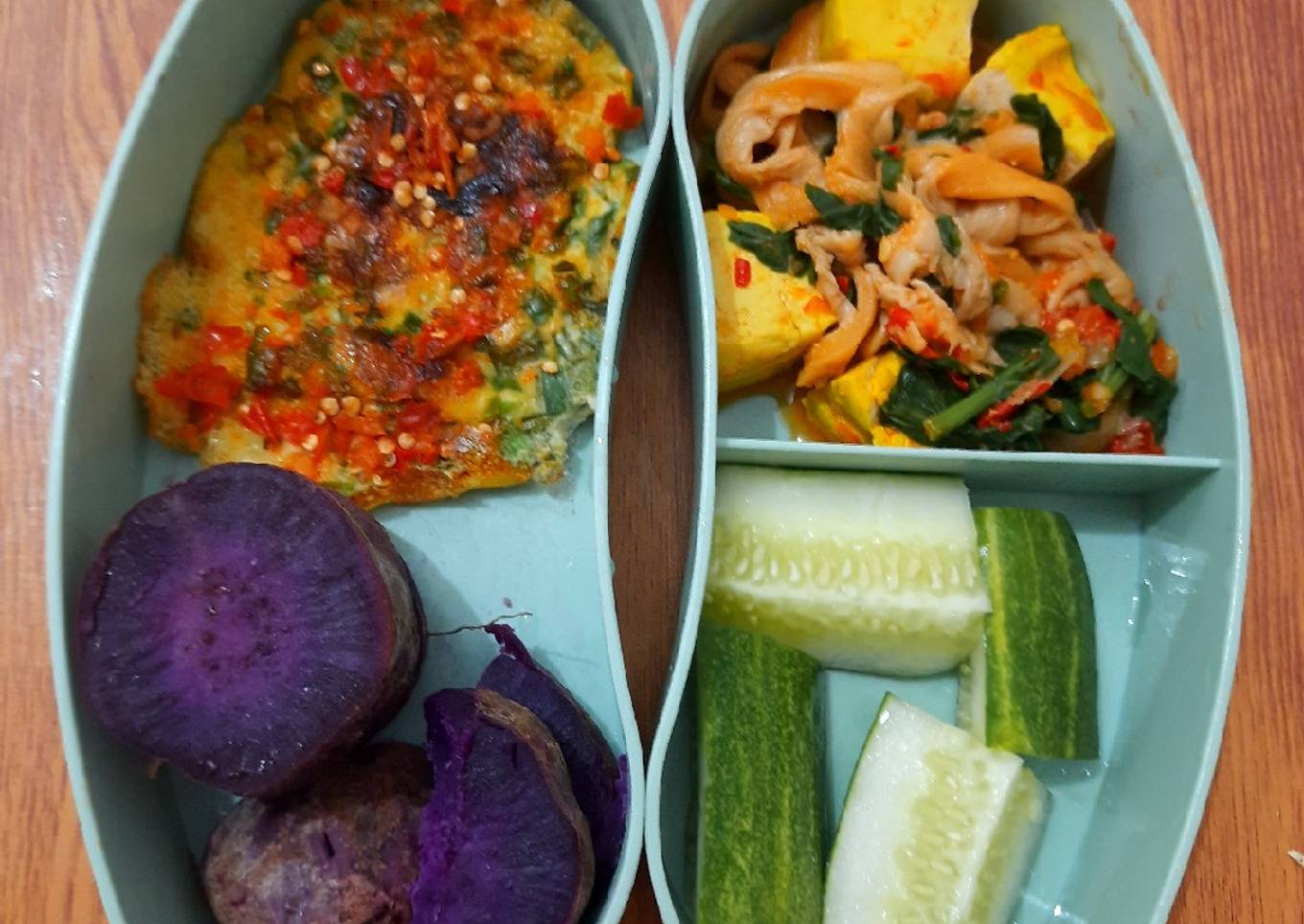 Telur dadar dan tumis jamur sawi tahu tanpa minyak