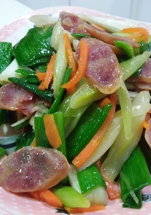 蒜苗炒臘腸 的食譜成品照片