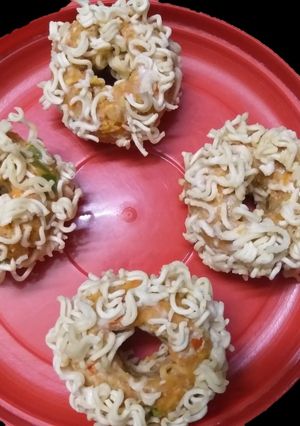 नूडल्स डोनट (Noodles Doughnut Recipe In Hindi) रेसिपी मुख्य फोटो