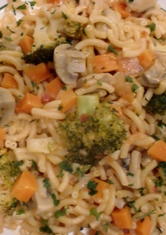 Una foto de Fideos con champiñones y coliflor