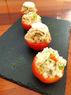 Una foto de Tomates rellenos de quinoa