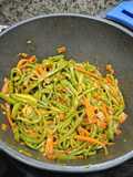 Espaguetis de verduras al wok